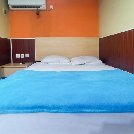 Hotel Container Inn Mitra Reddoorz Gadok ภายนอก รูปภาพ