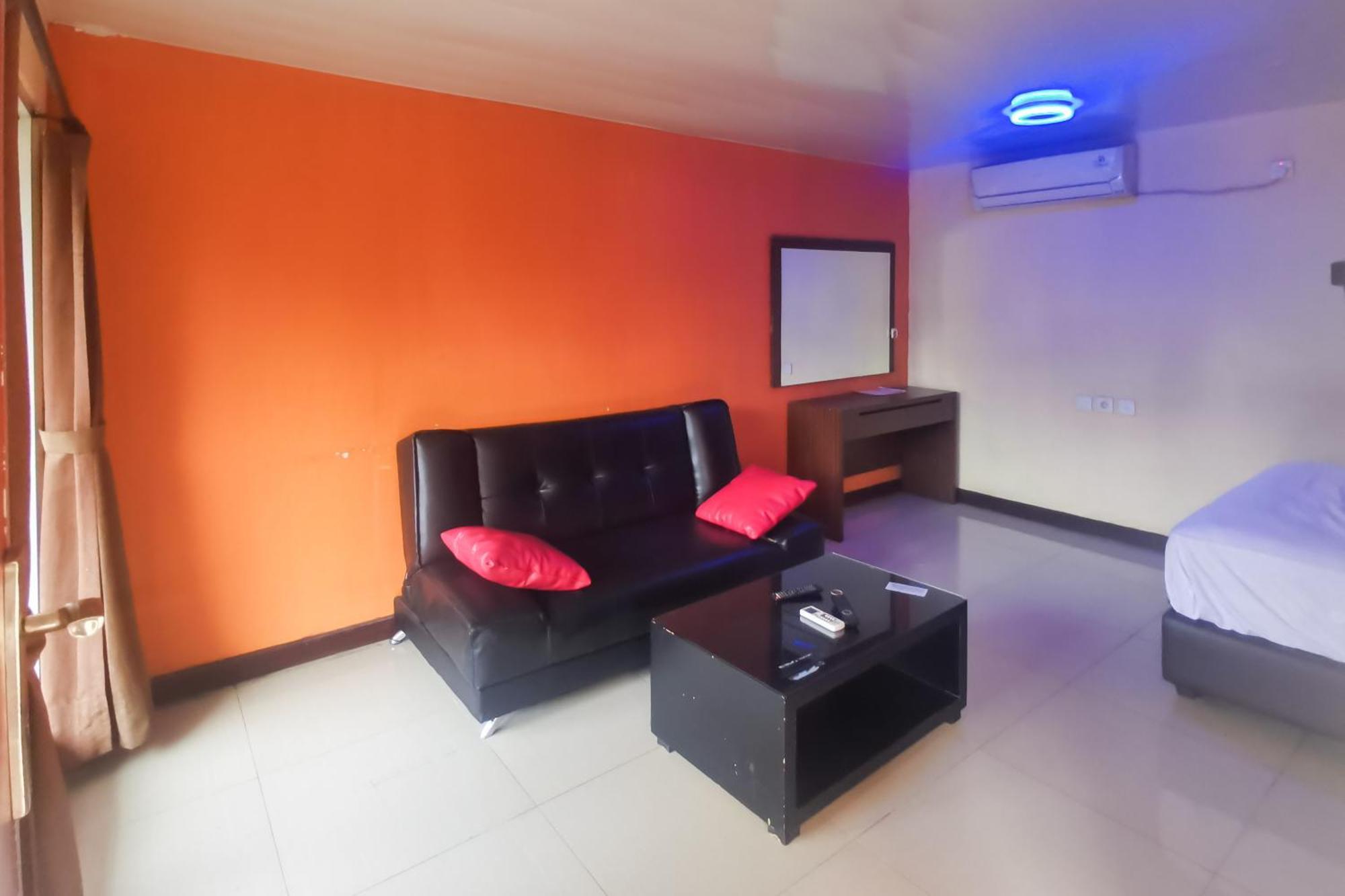 Hotel Container Inn Mitra Reddoorz Gadok ภายนอก รูปภาพ