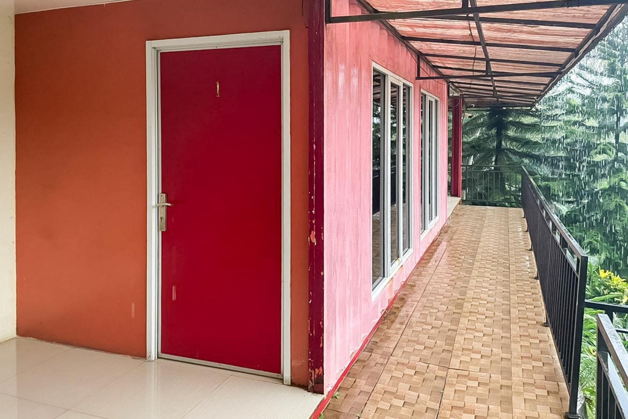 Hotel Container Inn Mitra Reddoorz Gadok ภายนอก รูปภาพ