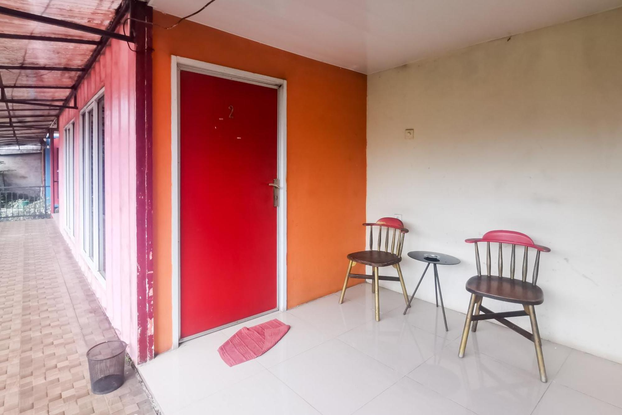 Hotel Container Inn Mitra Reddoorz Gadok ภายนอก รูปภาพ
