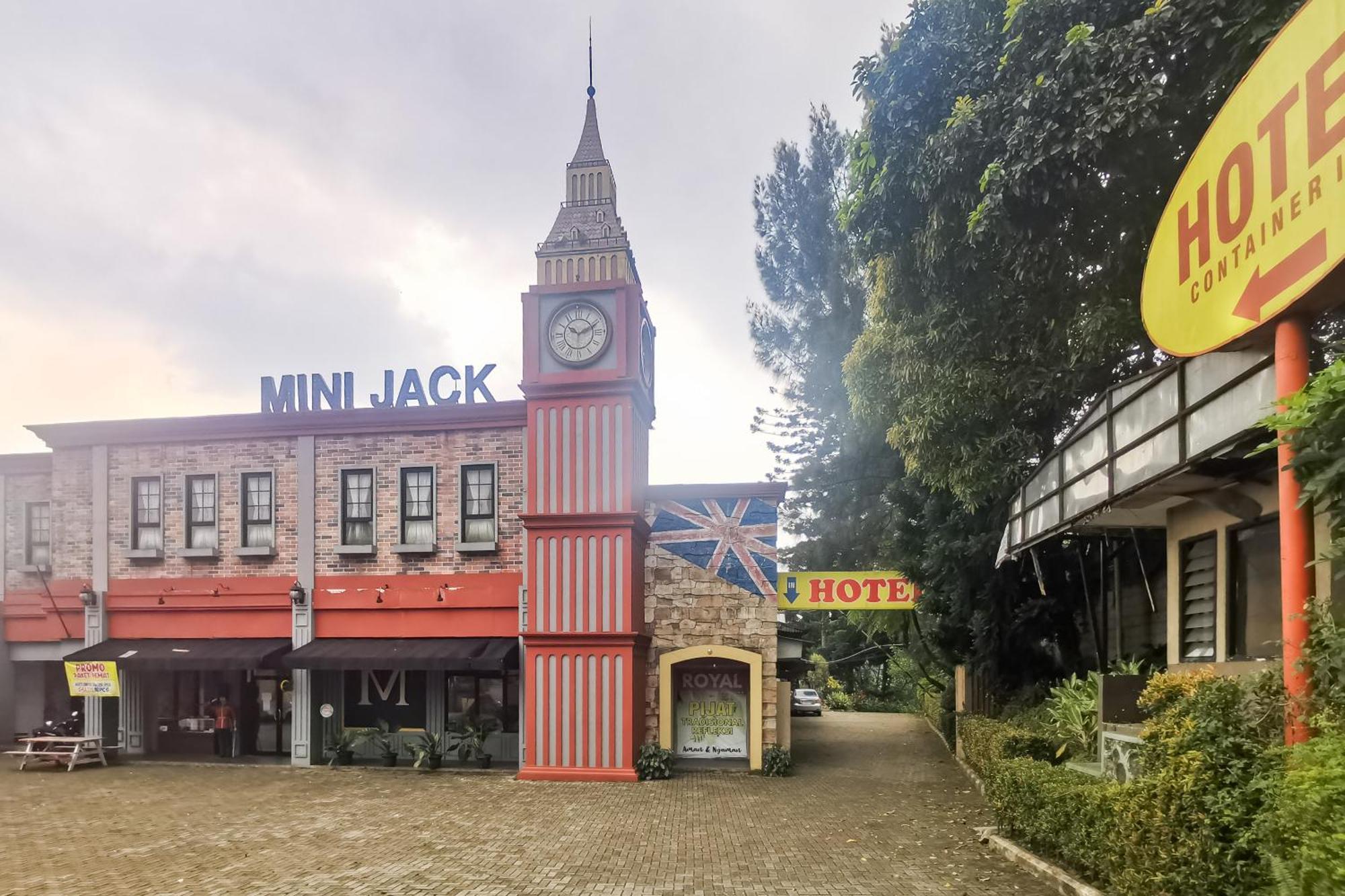 Hotel Container Inn Mitra Reddoorz Gadok ภายนอก รูปภาพ