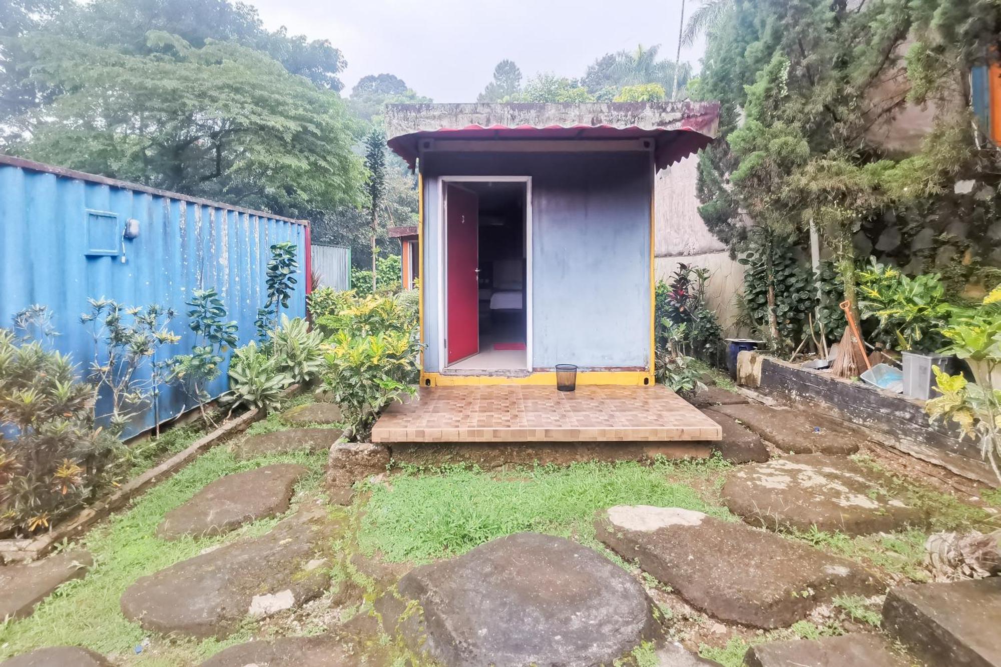 Hotel Container Inn Mitra Reddoorz Gadok ภายนอก รูปภาพ