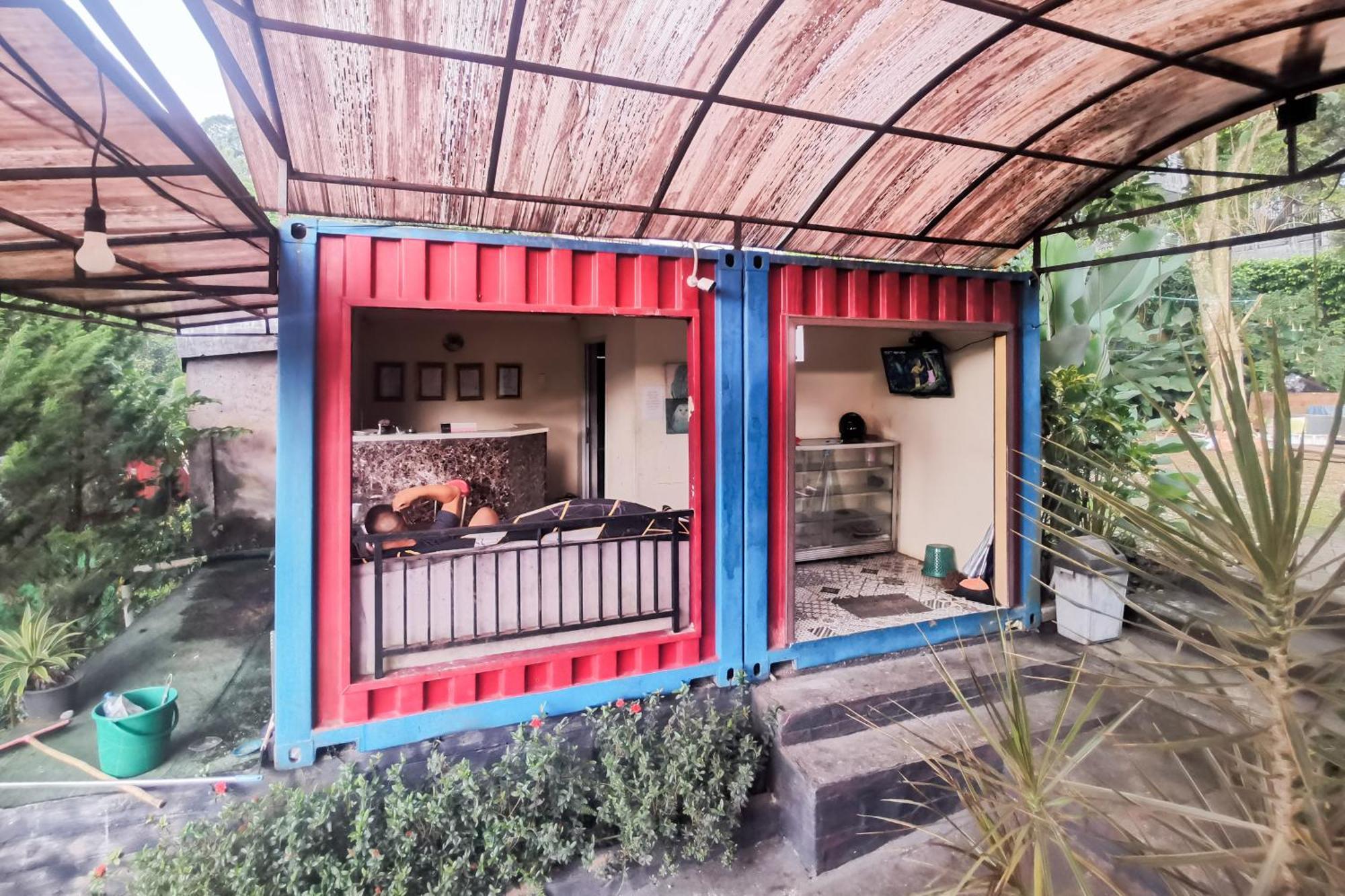 Hotel Container Inn Mitra Reddoorz Gadok ภายนอก รูปภาพ