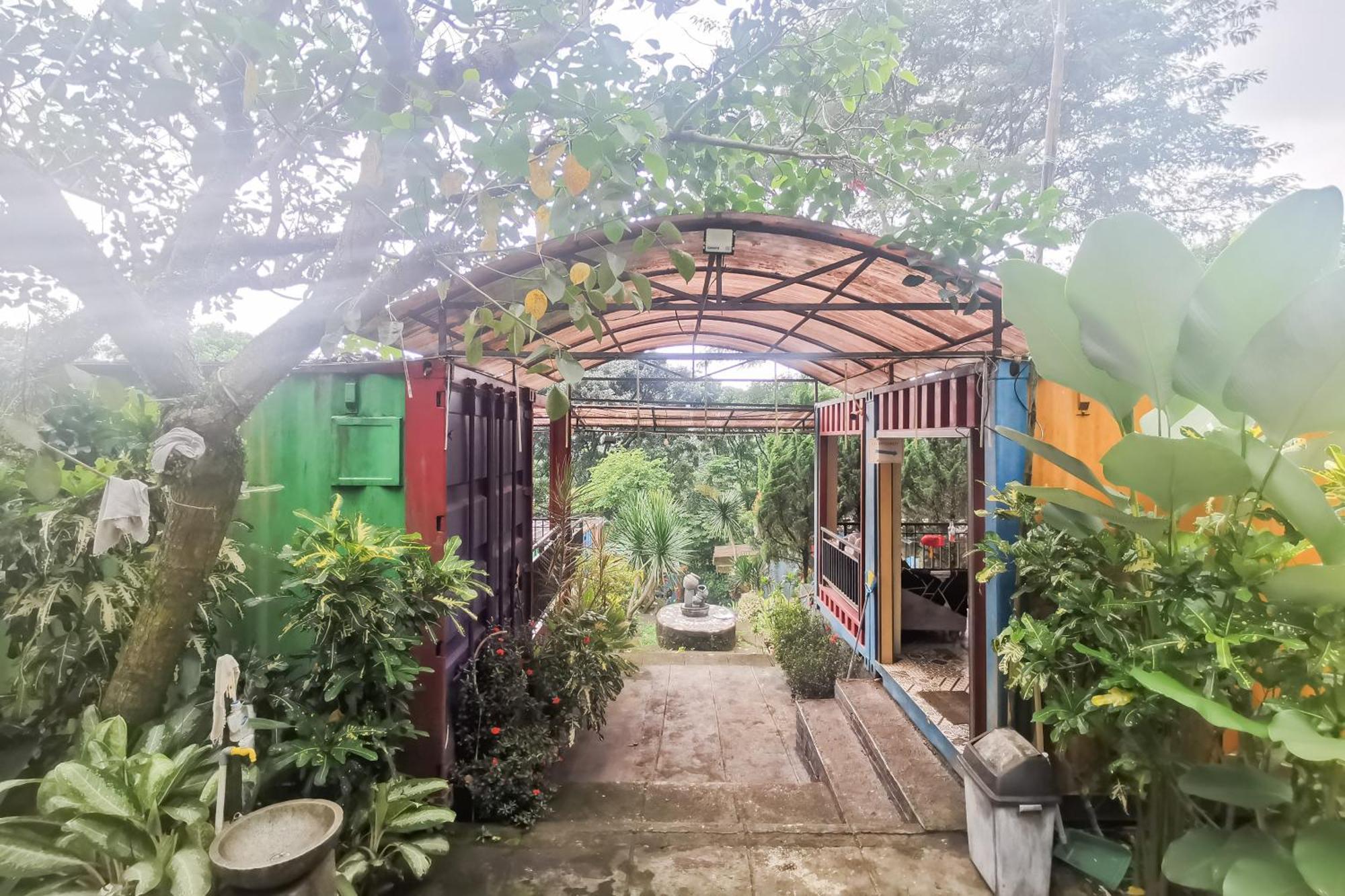 Hotel Container Inn Mitra Reddoorz Gadok ภายนอก รูปภาพ